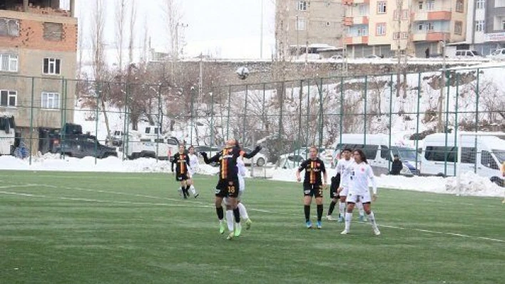 Kayseri Kadın Futbol Takımı ilk maçta fark yedi