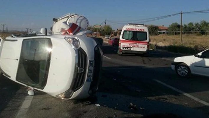 Ambulans ile minibüs çarpıştı: 10 yaralı