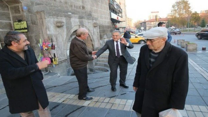 Başkan Memduh Büyükkılıç'tan kandil simidi ikramı