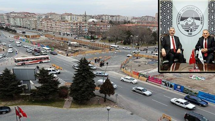 Başkan Çelik, katlı kavşağın üst bölümünü trafiğe açtı 