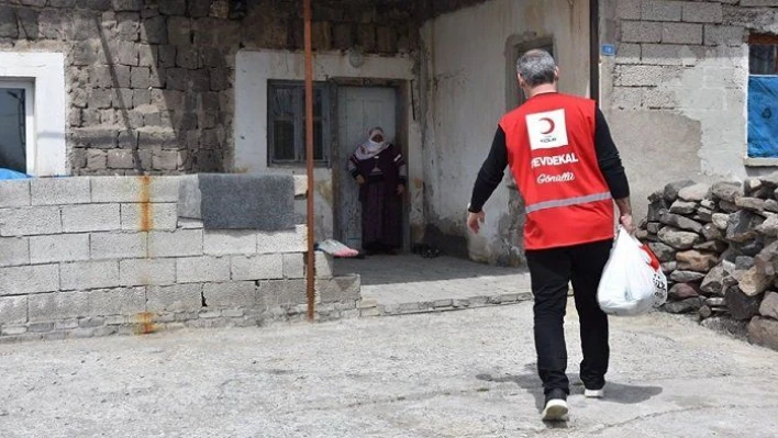 Kızılay'dan Tomarza'da ihtiyaç sahiplerine yardım kolisi