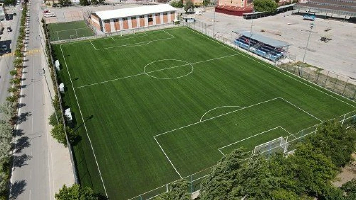 Tomarza Kapalı Spor Salonu ve İlçe Stadı yenilendi