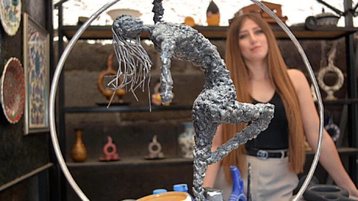 Heykeltıraş Nergis, metal malzemeleri sanat eserine dönüştürüyor