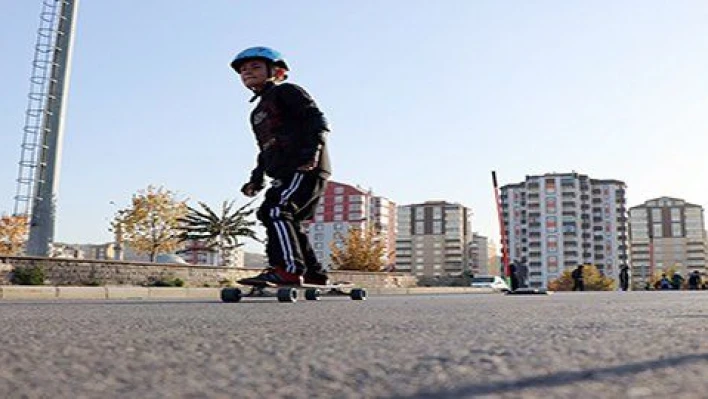 Asfaltta 'kayak' eğitimi 