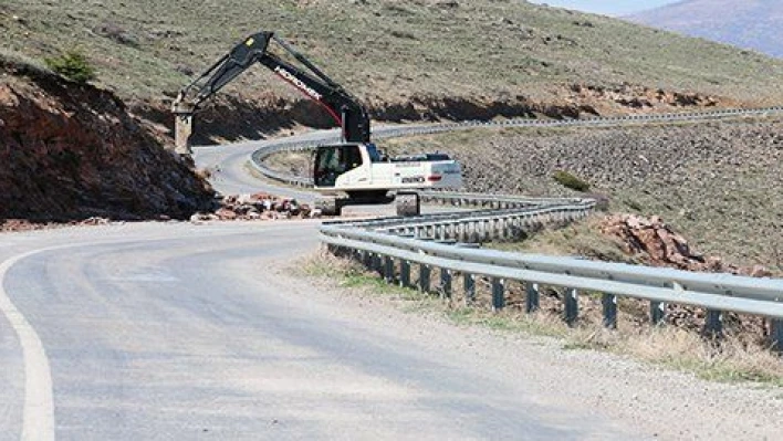 Yahyalı'da mahalle yollarındaki düzenlemeler devam ediyor