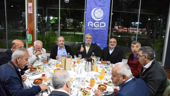 Anadolu Gençlik Derneği Kayseri Şubesi Vefa Gecesi Düzenledi