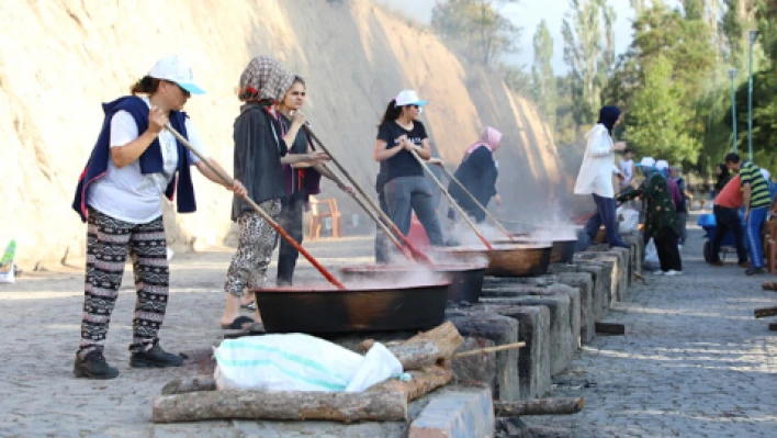 Salçalar kaynamaya başladı