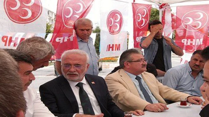 AK Parti Grup Başkanvekili Elitaş MHP seçim çadırında