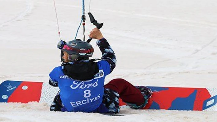 Dünya Paraşütlü Kayak Kupası Erciyes'de başladı  