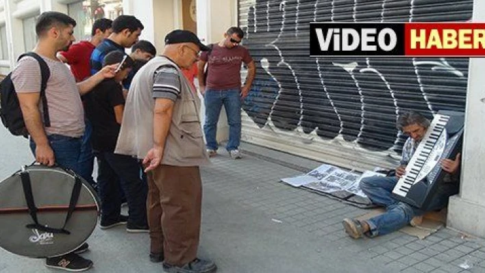 Yeşilçam'ın 38 yıllık figuranının Beyoğlu sokaklarında yaşam mücadelesi 