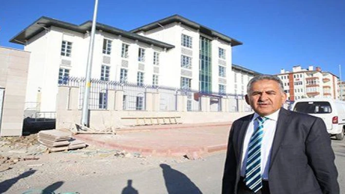 Başkan Büyükkılıç, Gesi Fatih Mahallesi'ndeki Emniyet Binasını Gezdi 