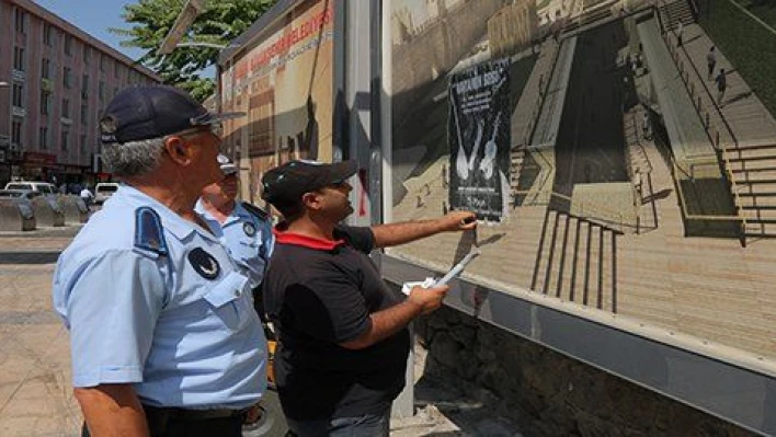 Büyükşehir zabıta ekipleri el ilanlarını topladı