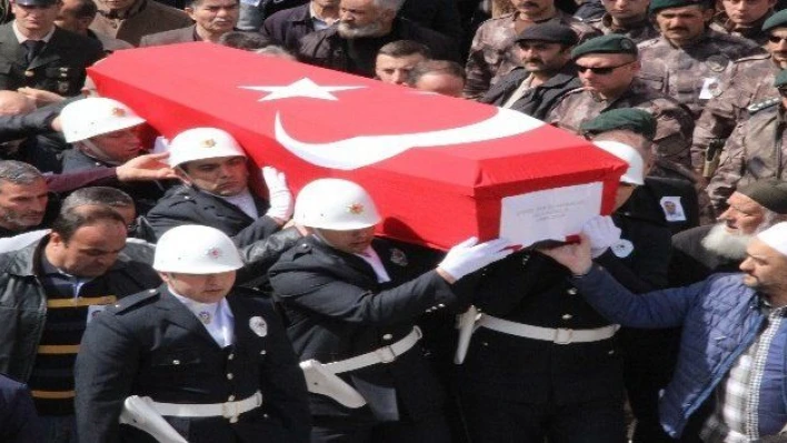 Meslektaşının kurşunuyla şehit olan polis son yolculuğuna uğurlandı