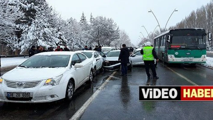 Polis, 'dur' ihtarına uymayan otomobili lastiklere ateş ederek durdurdu 