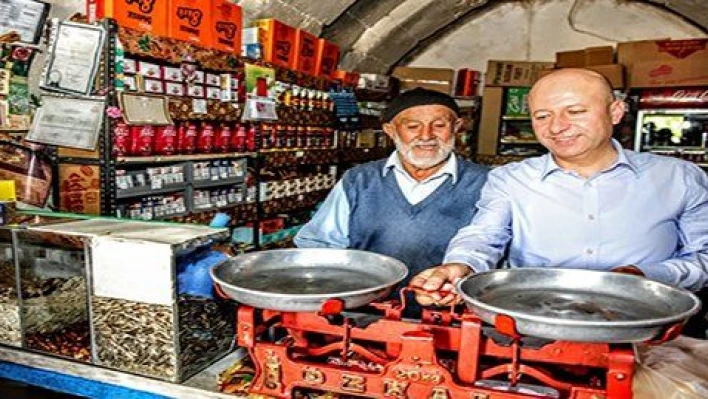 Başkan Çolakbayrakdar'dan Esnafa Ölçü ve Tartı Aletleri Uyarısı