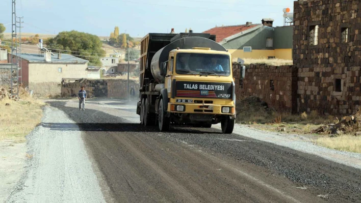 Kamber Mahallesi'ne sathi kaplama yapıldı 