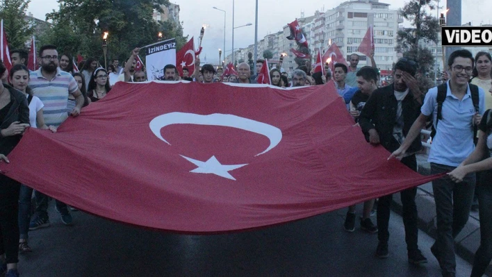 30 Ağustos yürüyüşü renkli görüntülere sahne oldu