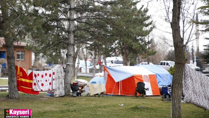 Kayseri'nin parkları çadır kente döndü