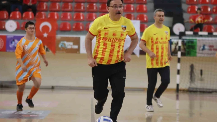 Kayseri'de o isimler futsal maçı yaptı