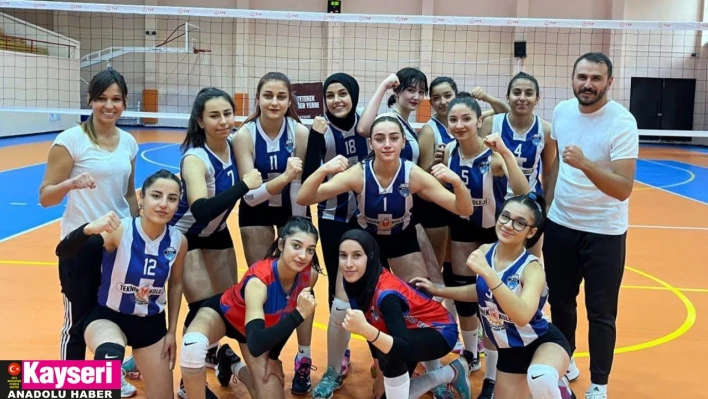 Kayseri Voleybol evinde kaybetti