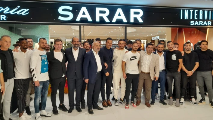 Kayserisporlu futbolcular Sarar Mağazası'nın açılışına katıldı