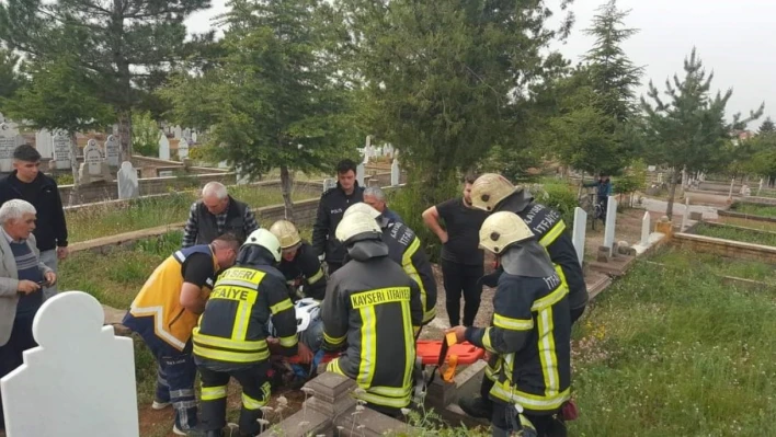 Otomobilde sıkışan sürücü için kurtarma operasyonu!