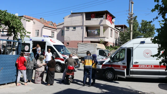 Korkutan yangında 3'ü çocuk 5 kişi zehirlendi