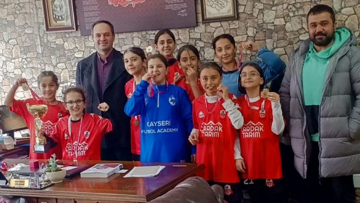 Küçük kızlar futbolda Kayseri şampiyonu belli oldu