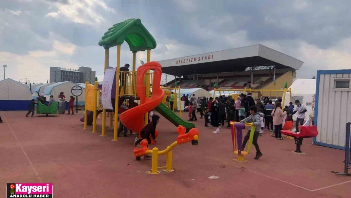 Melikgazi'den çadır kente oyun parkı