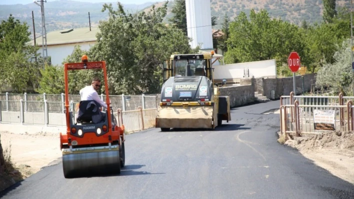 Eğribucak'a 1 kilometrelik asfalt çalışması