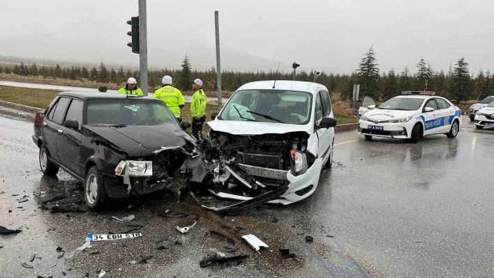 Niğde'de trafik kazası: Yaralılar var!