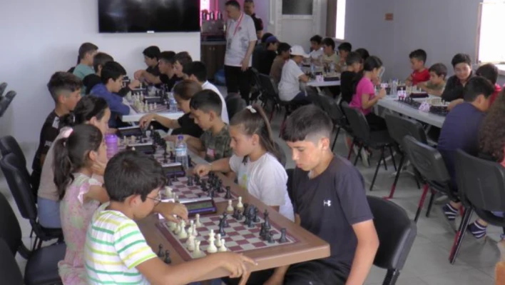 Öğrenciler satrançta yarıştı!