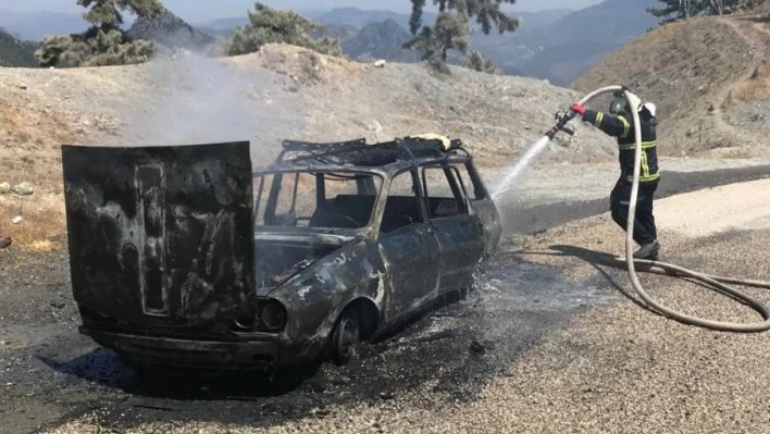 Otomobil yanarak kullanılmaz hale geldi