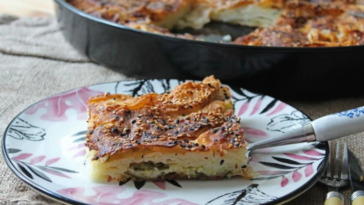 Puf Puf Kabaran Sodalı Börek - Pratik börek tarifi -Türk Mutfağı