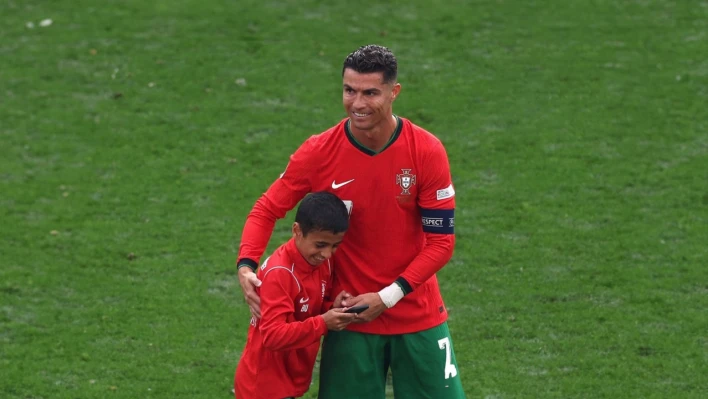 Ronaldo ile selfie yapan çocuk bakın kim çıktı?