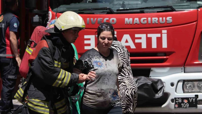 Şarj olan telefon bomba gibi patladı!