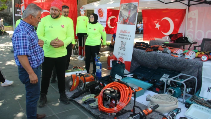 Şevket Doğan, '48 vatandaşımızı canlı çıkartmak bize nasip oldu'