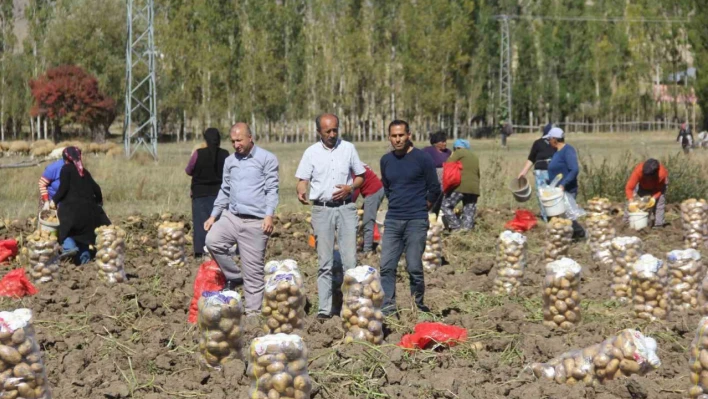 Sivaslı kendi üretip kendi satıyor