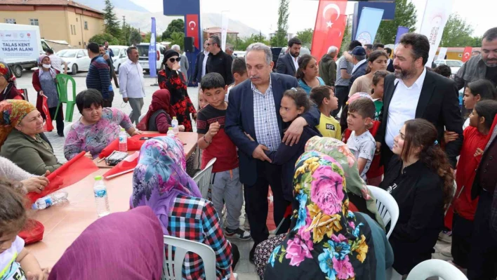 Mustafa Yalçın  Elbistanlı depremzedeler ile bir araya geldi.