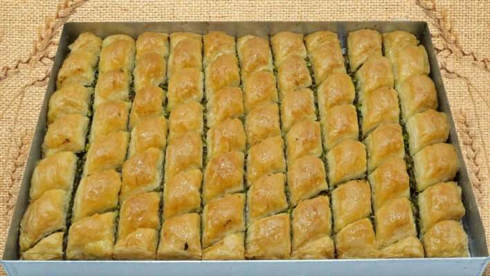 TBF, Gürcistan'ı eleyen Karadağ'a baklava yolladı