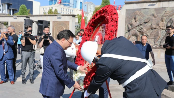 Vali Çiçek: 'Milli Bayramlar Burada Başka Bir His Veriyor'