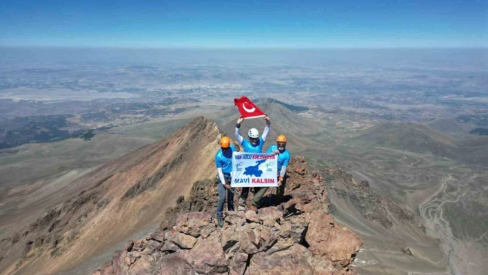 Van Gölü için Erciyes Dağı'na tırmandılar