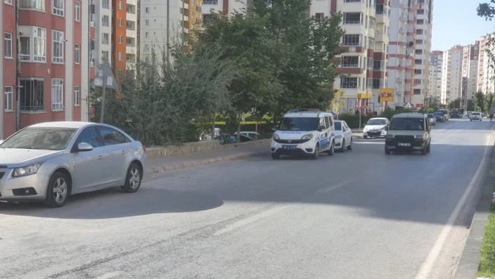 Yoldan geçen yayalara çarptı: 3 yaralı