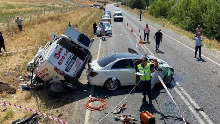 Kafa Kafaya Çarpıştılar - Ölü ve Yaralılar Var